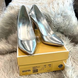 Michael Kors Metallic Embossed Leather Claire Pump size 7M